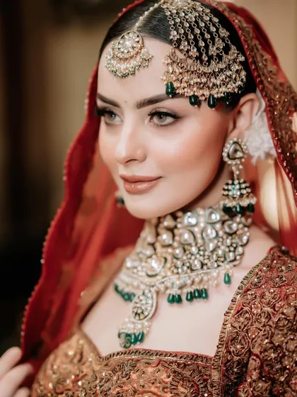 A close-up showcasing the detailed craftsmanship of the polki and emerald bridal set.