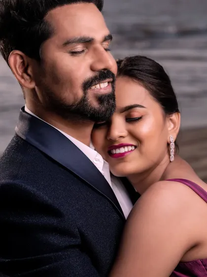 An embrace filled with warmth and contentment. This photo focuses on the feeling of safety and happiness found in each other's arms, a core emotion of the pre-wedding pravas.