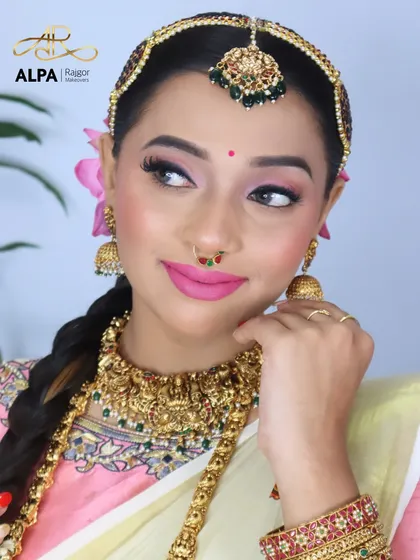 A happy and bright portrait of the South Indian bride.
