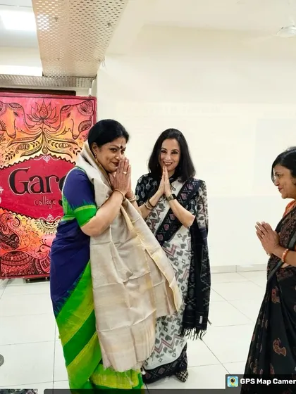 A moment of mutual respect and gratitude at Gargi College. Sharing knowledge is a two-way street, and I always learn so much from these engagements.