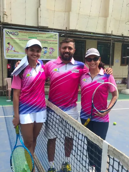 Players and coaches together on the court. Our hands-on approach means we are always present to support the players throughout the event.