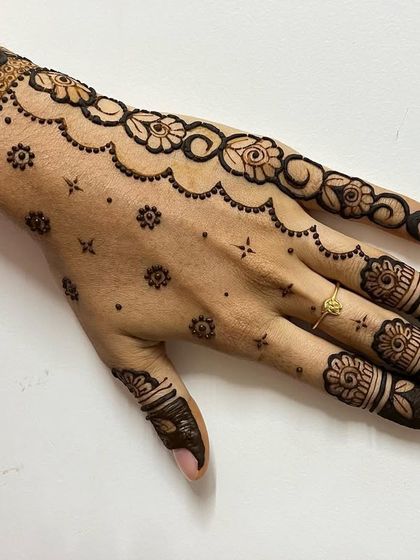 A beautiful floral vine design that wraps around the wrist and trails down the fingers, perfect for any party.