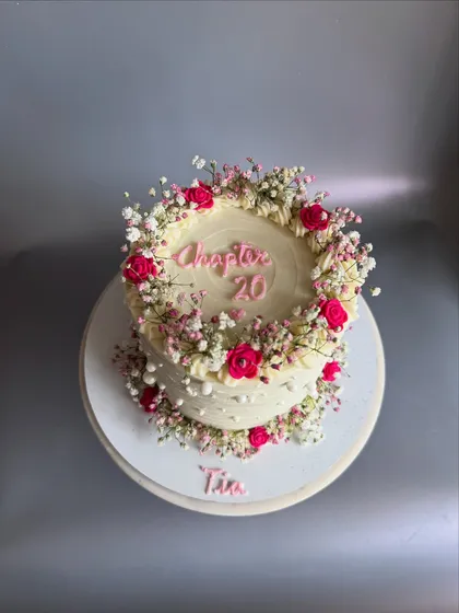 Dreamy, chic, and perfect for Gen Z! This 'Chapter 20' cake for Tia's 20th birthday features delicate baby's breath and pink roses for a fresh, aesthetic look.