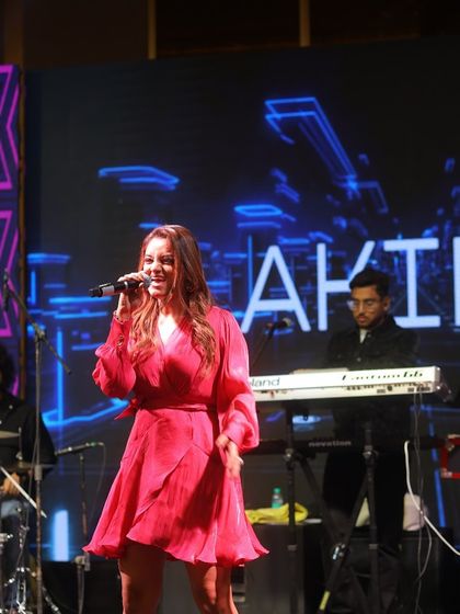 Smiling and singing for the Chandigarh crowd. A happy performer means a happy audience!