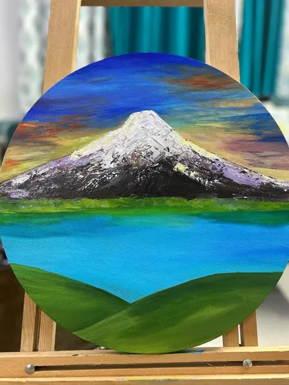 Beyond walls, I also create custom canvas paintings. This piece, inspired by the majestic Mt. Fuji, was a personal project that evolved over time, capturing the serene beauty of the landscape on a round canvas.