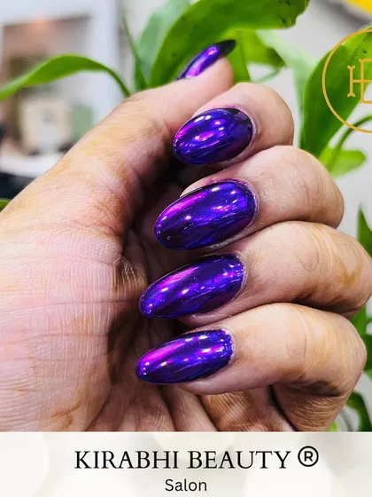 For those who love to make a statement, this metallic purple chrome finish is a showstopper. I apply a special chrome powder over a gel base to get this incredible liquid-metal effect on these almond-shaped extensions.