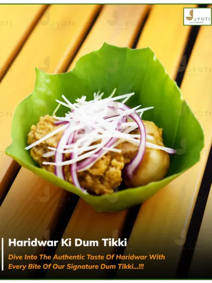 Bringing the authentic taste of Haridwar to your event with my signature Dum Tikki. This street food classic is served in a natural leaf bowl for an earthy touch.