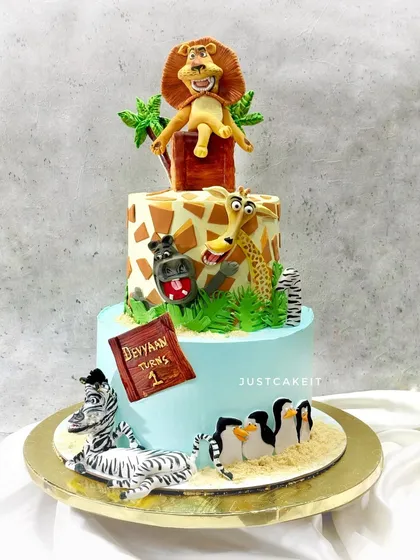 This huge Madagascar-themed cake was a joy to create, with all the main characters hand-molded from fondant. I was so happy the client loved it, especially since I made it while recovering from an ankle injury.