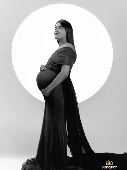 We create artistic and timeless black and white portraits. This silhouette shot uses dramatic lighting and our moon prop to highlight the beautiful shape of the baby bump.