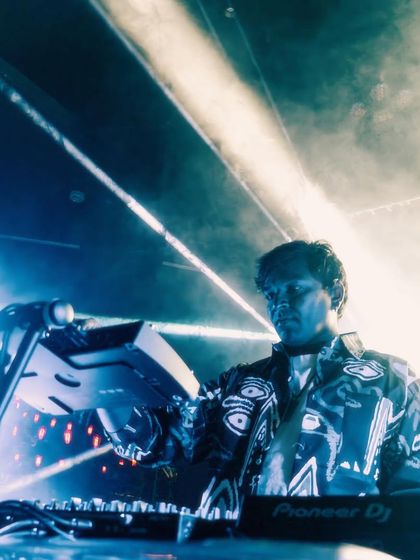 A duplicate of the smoky, atmospheric shot from a techno set.