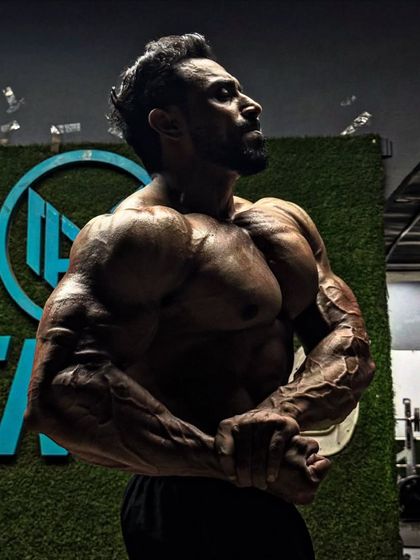 Another angle of the side chest. Every fiber is visible.