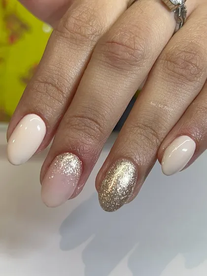 Another view of this perfect blend of simplicity and elegant glitter.