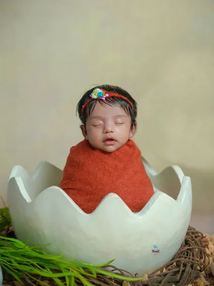 Another angle of the adorable 'hatching' concept. The rich terracotta wrap provides a warm contrast against the neutral background.