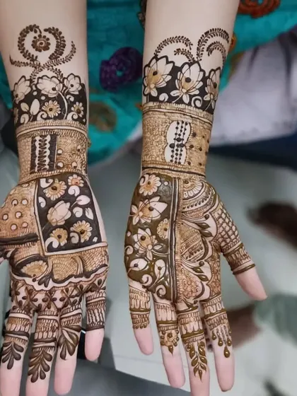 This unique guest mehndi uses block patterns filled with delicate flowers. It's a modern and eye-catching design that your guests will love.