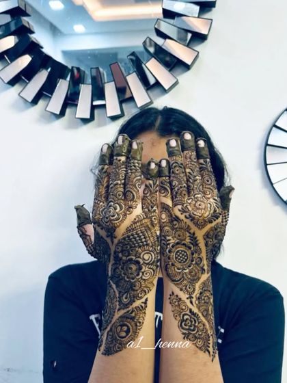 A full and intricate design perfect for any grand celebration.