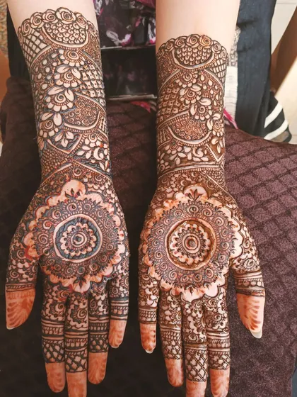 The mandala is a timeless element in bridal mehendi. In this design, I made it the centerpiece on the back of the hands, surrounded by complementary patterns that flow up the arm for a balanced and beautiful look.
