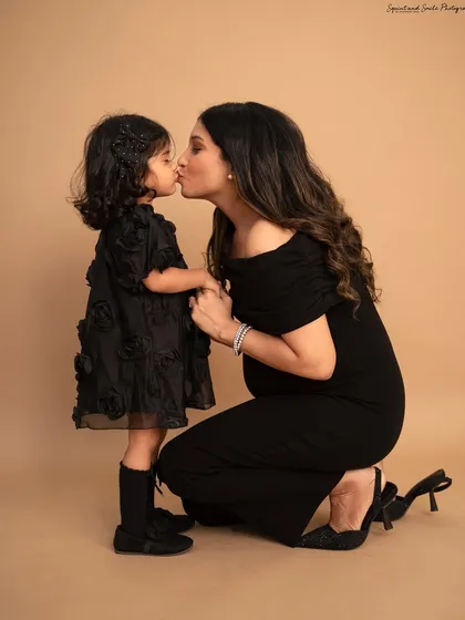 A tender kiss between a mother and her daughter during their maternity session. These are the precious moments of connection I aim to capture as a family prepares to welcome a new life.