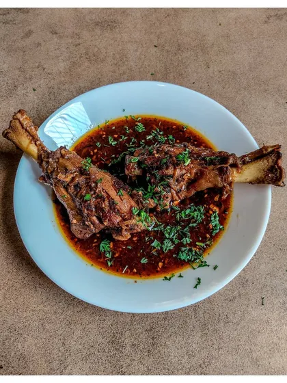 My version of Nalli Nihari, a rich and aromatic slow-cooked lamb shank curry. I use Bannur lamb shanks and cook them for hours until the meat is fall-off-the-bone tender, perfect with Khamiri roti or sourdough.