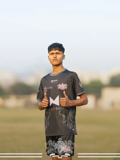 U17 Lion, giving a thumbs up.