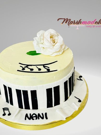 The full piano-themed cake, showing the musical notes and the name "Nani" on the board. A perfect gift for a music-loving grandmother.