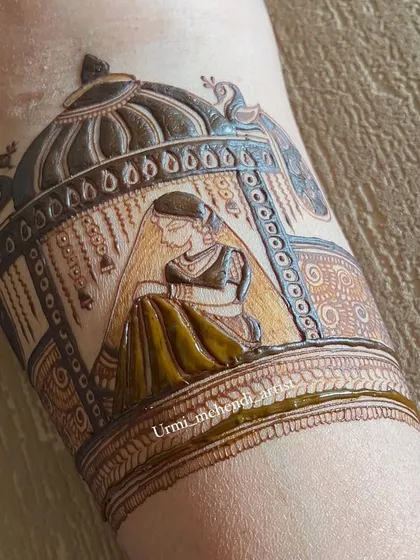 A classic bridal motif of a bride in a 'doli' or palanquin. This design element symbolizes the bride's journey to her new home.