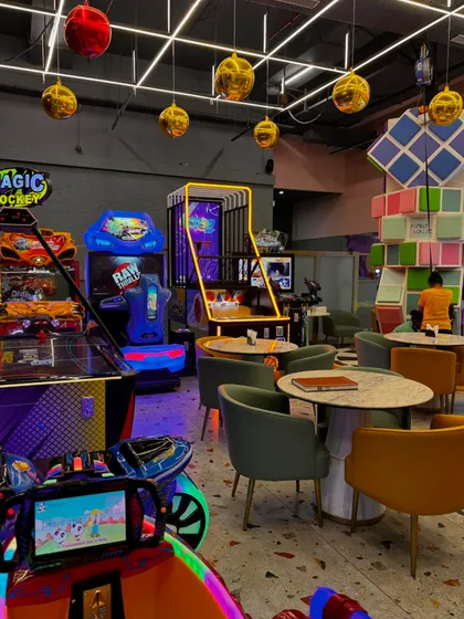 Our cafe and arcade area is the perfect spot for parents to relax while older kids enjoy games like Magic Hockey and racing simulators.