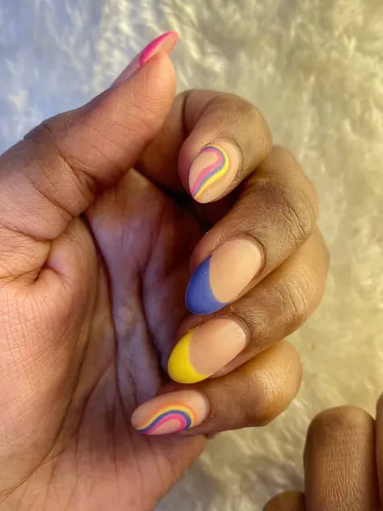 Loving these summer nails. The client showed me a reference image, and was so happy that the result was even better.