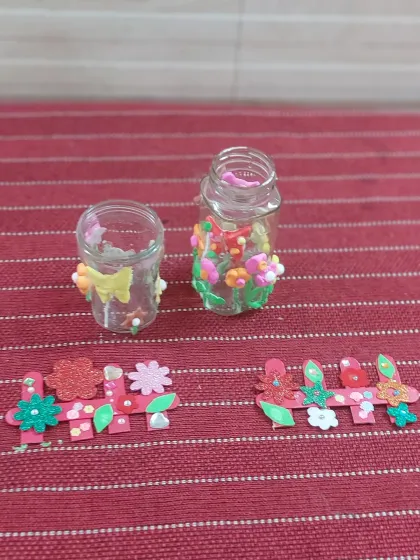 A closer look at the beautiful crafts from our Spring Workshop. We used clay to decorate glass jars and made colourful fences from ice cream sticks.