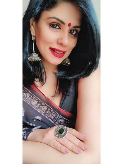 Sometimes, all you need is a great pair of earrings. These long silver jhumkas were the hero of my printed cotton saree look, so I kept the rest of my styling minimal.