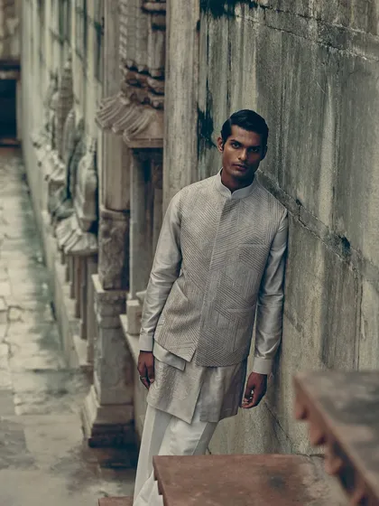 Menswear styling requires a distinct eye for tailoring, fit, and character. For this Dhruv Vaish campaign, we used a historic location to create a mood of timeless elegance, focusing on clean lines and subtle details in the menswear collection.