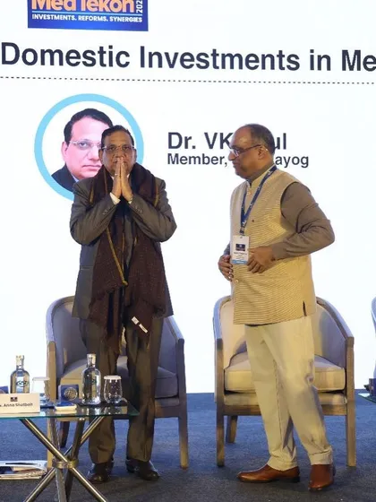 Dr. Vinod K. Paul, Member of NITI Aayog, receiving one of our handcrafted stoles. It is an honor to see our artisans' work recognized on such a prestigious platform.