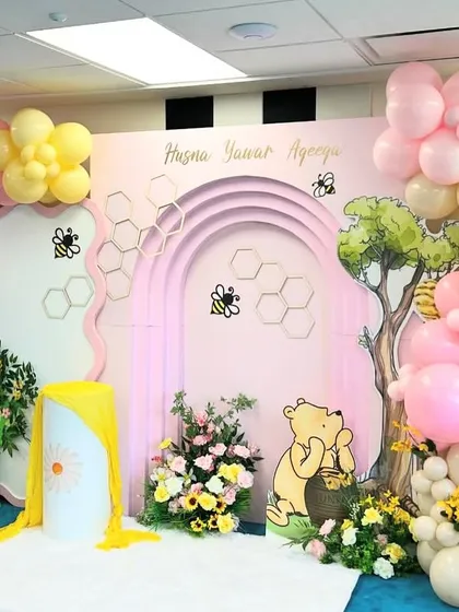 The complete Winnie the Pooh setup, with a soft white rug for the little one, creating a perfect spot for photos.