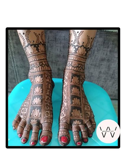 A bridal feet design with a full pattern of lotus motifs in a grid.