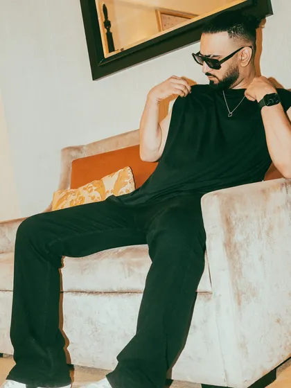Unfortunately for my haters, I’ll once again be living my best life this weekend. A few shots from a hotel room session before a gig.