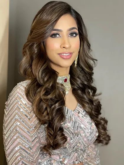 Glamorous, high-volume waves for a sangeet night. This look is all about drama and sophistication.