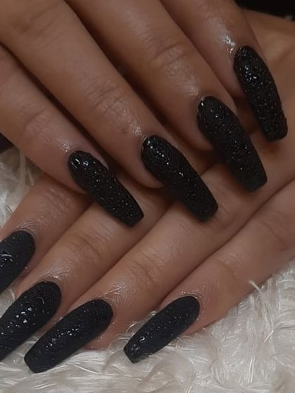 For a truly unique and textured look, these long black coffin nails feature a raised, crocodile-skin-like pattern. This is a high-fashion, avant-garde style that is sure to turn heads.