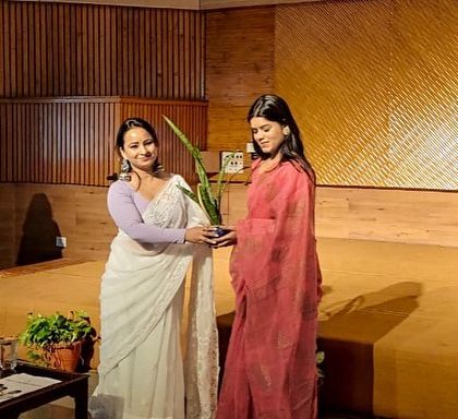 I was honored to be felicitated with a green sapling at Apeejay School, a thoughtful gesture that I deeply appreciate. It symbolizes growth and nurturing, just like our work with young artists.