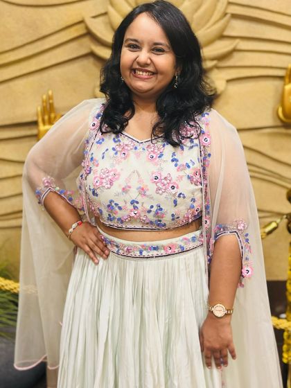 This client looks radiant in my mint green Indo-western lehenga set. The outfit comes with a beautifully embroidered crop top and a matching organza shrug with floral details on the sleeves.