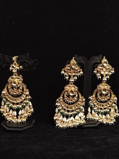 We offer a variety of chandbali and jhumka earrings for rent. These pieces are perfect for wedding guests or for smaller pre-wedding functions.
