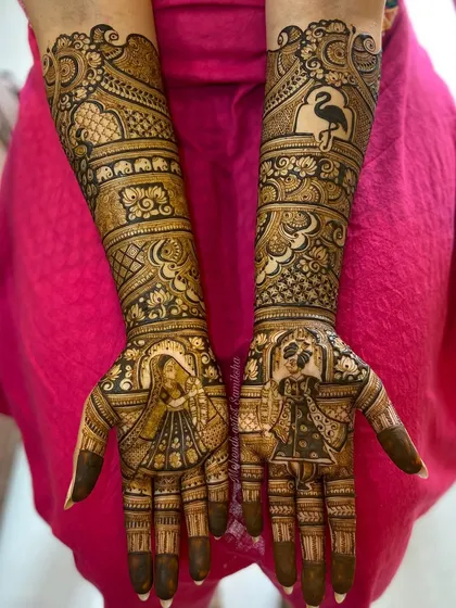 This custom design includes a portrait of the couple, a flamingo to represent their story, and other meaningful symbols. I love working with brides to bring their vision to life in their mehendi.