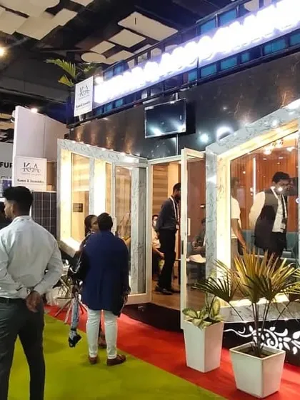 Our work consistently draws interest from industry professionals and potential clients. This image from a major architectural expo shows the engagement our live demonstration models generate, reflecting the growing demand for innovative container solutions.