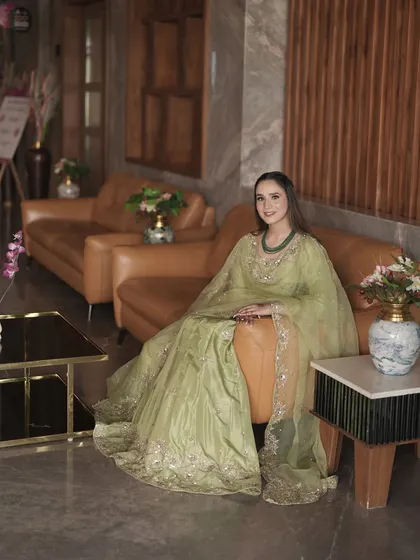 I absolutely loved these portraits of my engagement bride Harman. She's wearing a lovely light green outfit, and we kept the makeup fresh and dewy to match.