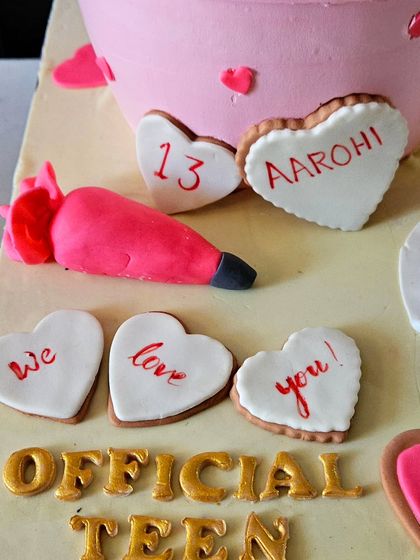 Pink Frost Patisserie - Handcrafted Edible Figurines & Toppers The Artisan's Touch: A Look at the Details photo 10