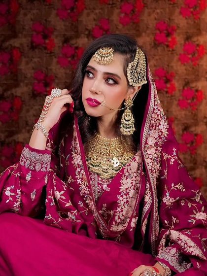 A regal pose from a model wearing one of our heritage-style Polki rental sets.