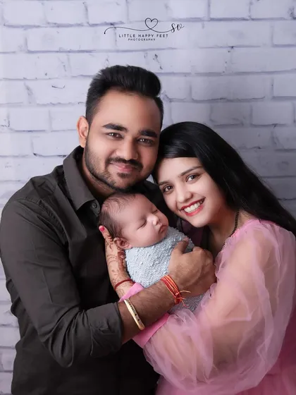And then there were three. This is what it's all about: capturing the love and joy of new parents as they hold their entire world in their arms. I create a relaxed atmosphere so these authentic, emotional moments can shine through.