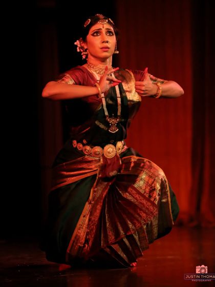 A powerful stance conveying strength and resolve. The 'Soukariyam' series captured many facets of the aesthetic experience in a solo Bharatanatyam performance.