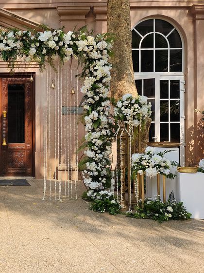 Welcoming Entrances & Aisles photo 43