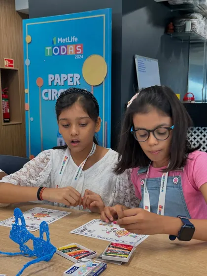 More fun from the MetLife corporate event. Here, participants are getting creative with paper circuits and 3D doodling pens, a great way to introduce electronics in a hands-on way.