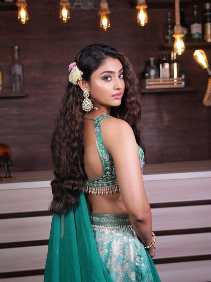 Glamorous Reception & Cocktail Looks photo 16