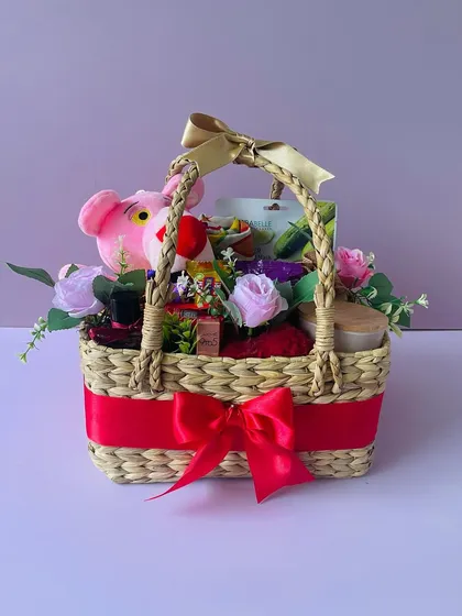Another shot of the customized Kauna basket, ready to be shipped anywhere in India.